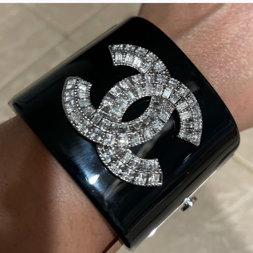 Bracelet black and silver. Gorgeous.CHANEL